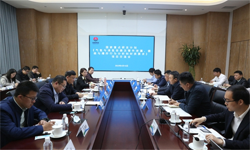 新型能源公司:“三维模式”立体推动主题教育取得实效