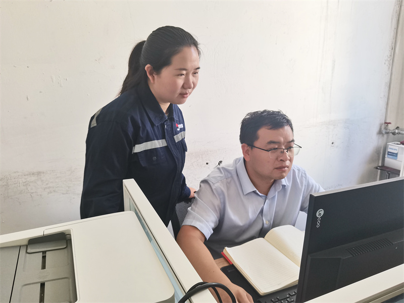 新型能源公司:职工“夫妻档”的别样“七夕”2.jpg 新型能源公司:职工“夫妻档”的别样“七夕”2.jpg