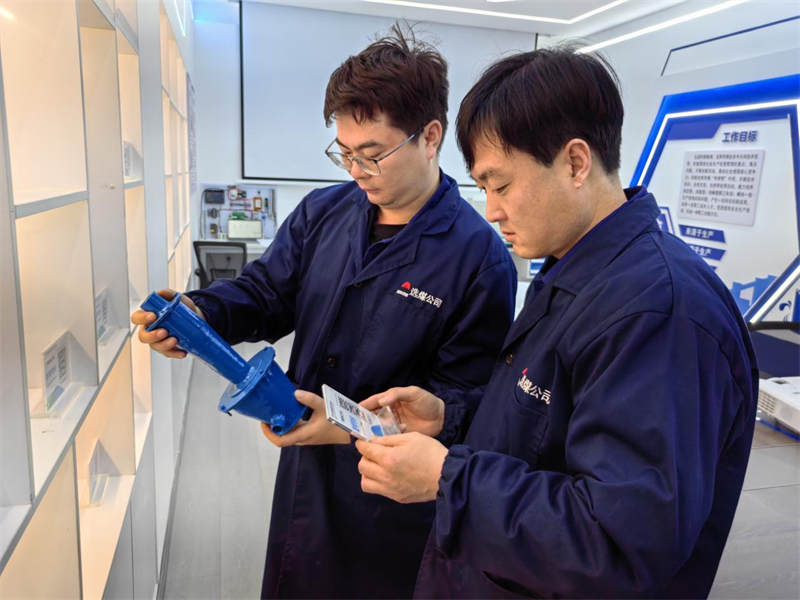 让劳模创新工作室成为职工创新“大舞台”——选煤公司姚雷劳模创新工作室侧记3.png 让劳模创新工作室成为职工创新“大舞台”——选煤公司姚雷劳模创新工作室侧记3.png